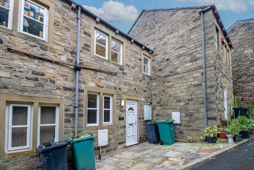 Bunkers Hill, Holmfirth 2 bed terraced house for sale £135,000