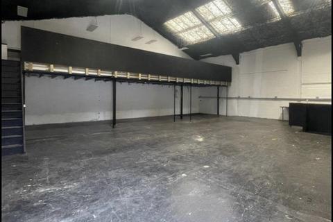 Warehouse to rent, Aylesbury Plant Hire, Unit 2 College Business Park, Aylesbury, Buckinghamshire, HP22