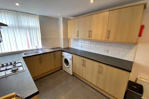 3 bedroom terraced house to rent, Whitby Road, Fallowfield, M14