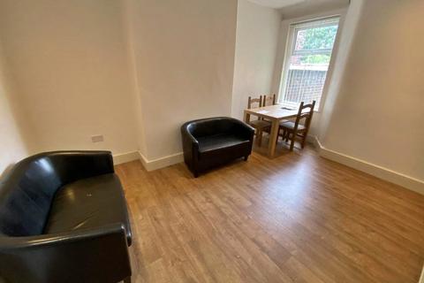 3 bedroom terraced house to rent, Whitby Road, Fallowfield, M14