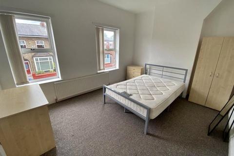 3 bedroom terraced house to rent, Whitby Road, Fallowfield, M14