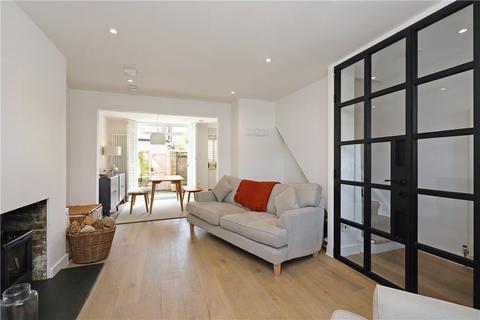 3 bedroom terraced house to rent, Thornton Road, SW19