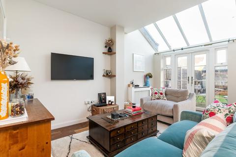 2 bedroom terraced house for sale - Manor Road, Winchester, SO22