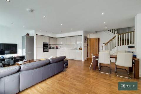 4 bedroom apartment to rent, Hoy Close, London