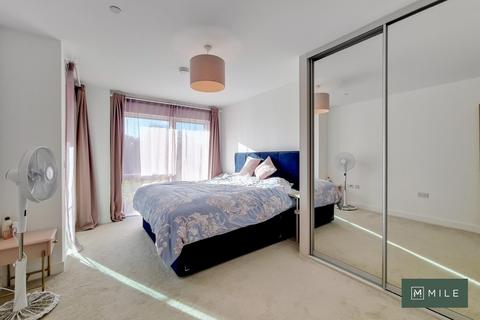 4 bedroom apartment to rent, Hoy Close, London