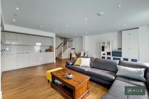 4 bedroom apartment to rent, Hoy Close, London