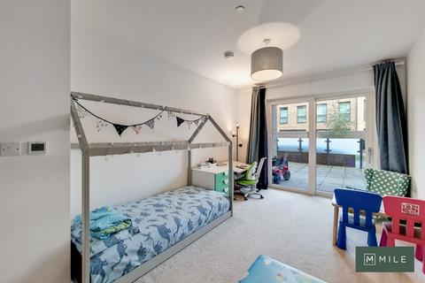 4 bedroom apartment to rent, Hoy Close, London