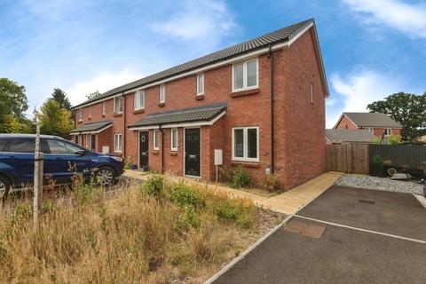 3 bedroom semi-detached house to rent, Apple Way