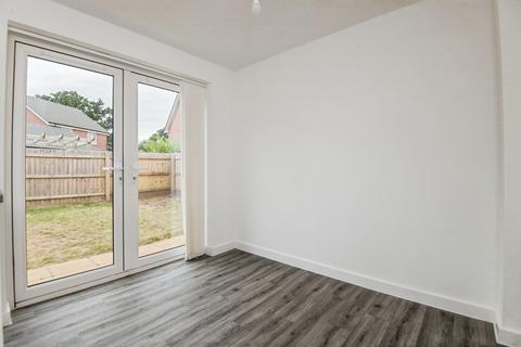 3 bedroom semi-detached house to rent, Apple Way