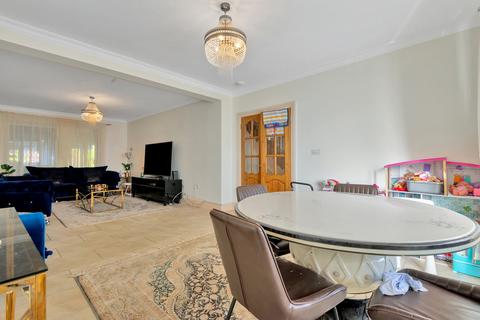 59 Vyner Road, London, W3 7LZ