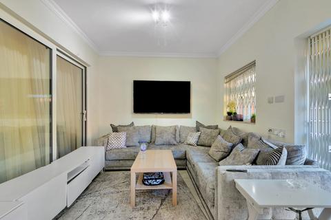 59 Vyner Road, London, W3 7LZ