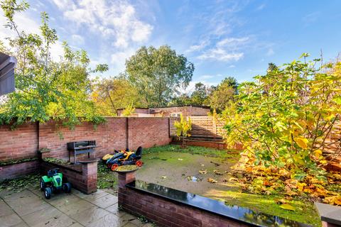 59 Vyner Road, London, W3 7LZ