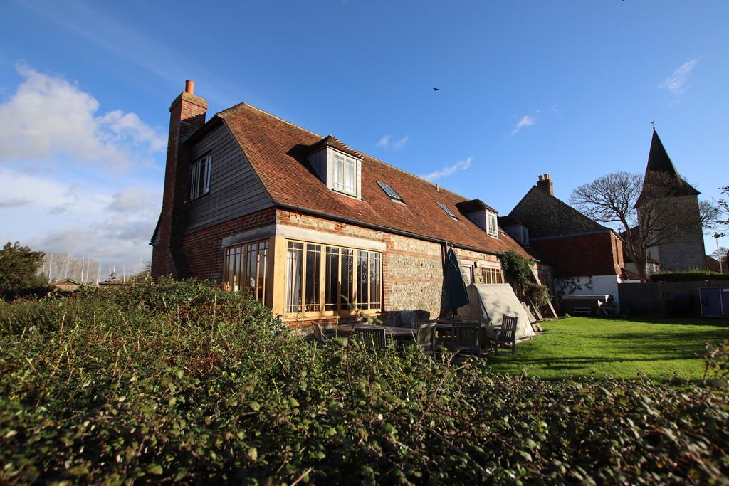 Bosham 5 bed barn conversion to rent - £4,950 pcm (£1,142 pw)