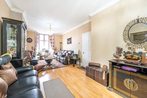 4 bedroom semi-detached house for sale - Levett Gardens, Ilford, IG3