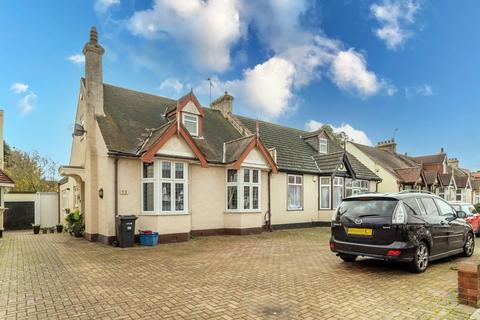 4 bedroom semi-detached house for sale - Levett Gardens, Ilford, IG3