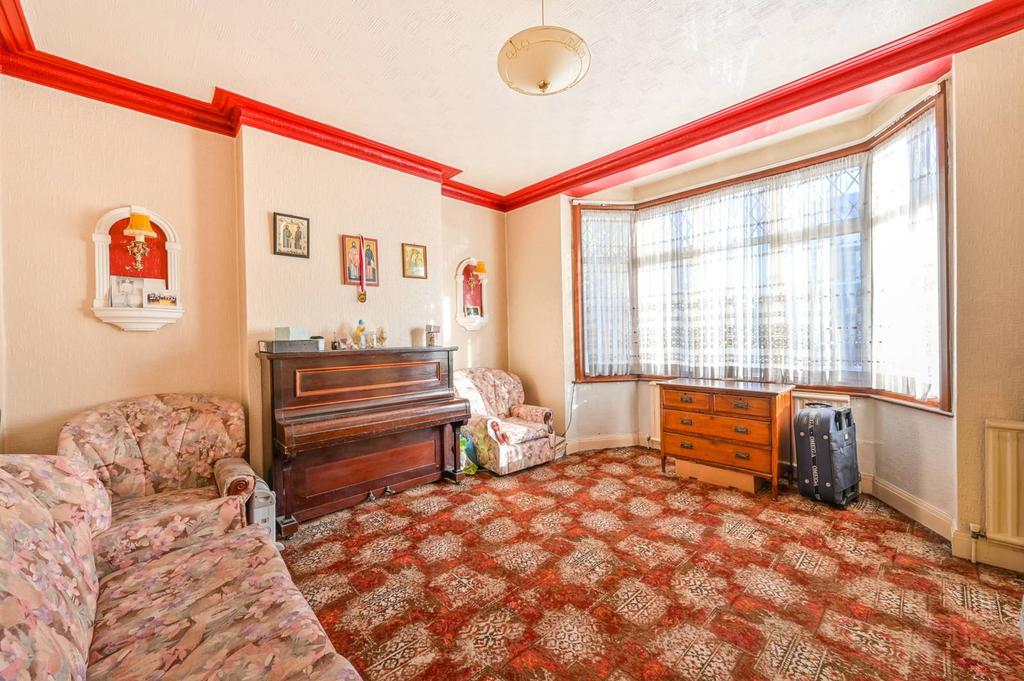 Ashurst Road, North Finchley, London, N12 4 bed semidetached house for