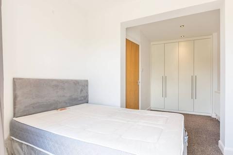 2 bedroom flat for sale - Bushey Road,, Raynes Park, London, SW20