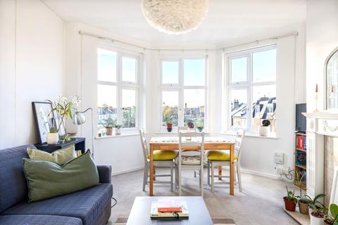 Flat 27, Milton Lodge Whitton Road, Twickenham, TW1 1BU