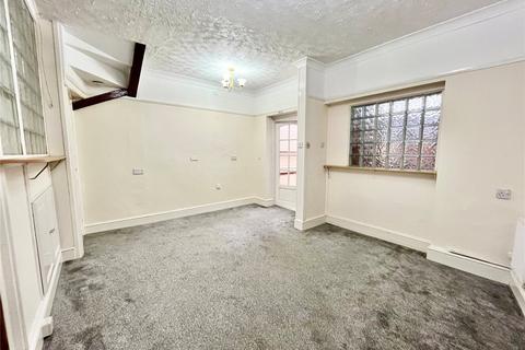 2 bedroom semi-detached house to rent, Victoria Avenue, Chard, TA20