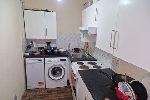 175 Hyde Park Road, Leeds, LS6 1AH