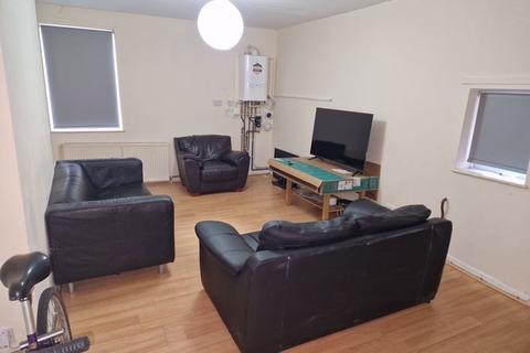 175 Hyde Park Road, Leeds, LS6 1AH