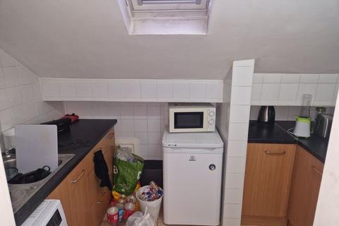 175 Hyde Park Road, Leeds, LS6 1AH