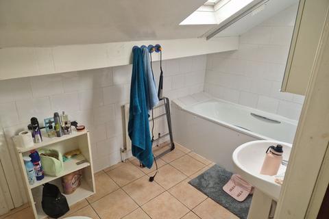 175 Hyde Park Road, Leeds, LS6 1AH