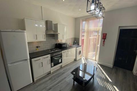 4 bedroom house share to rent - Seaford Road, Salford