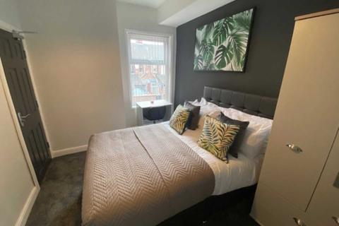 5 bedroom terraced house to rent - Mildred Street, Salford