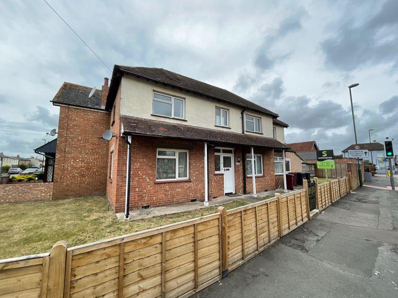 Florence Road, Chichester 4 bed detached house £1,800 pcm (£415 pw)