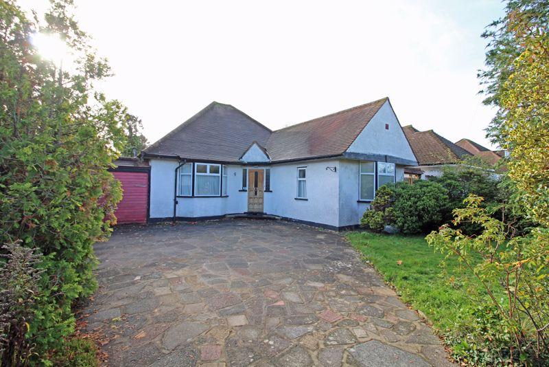 Mitchley Hill, Sanderstead, Surrey 3 bed detached bungalow for sale £