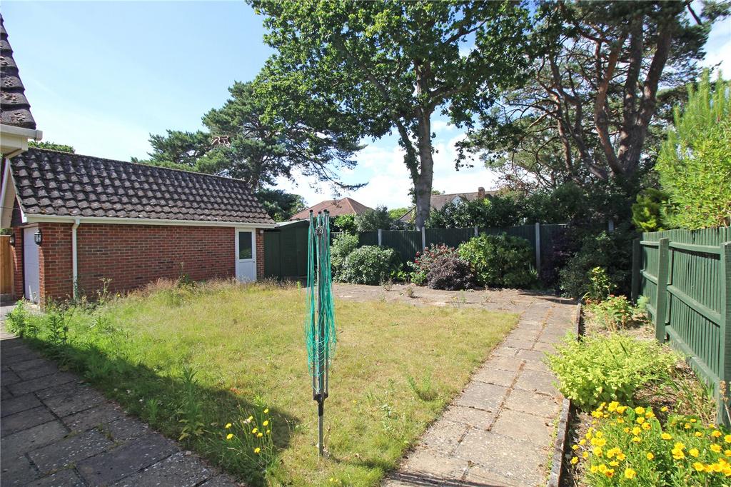 Waterford Gardens, Highcliffe, Christchurch, Dorset, BH23 3 bed chalet