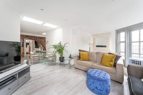 2 bedroom flat to rent - Princess Park Manor, Friern Barnet, London, N11