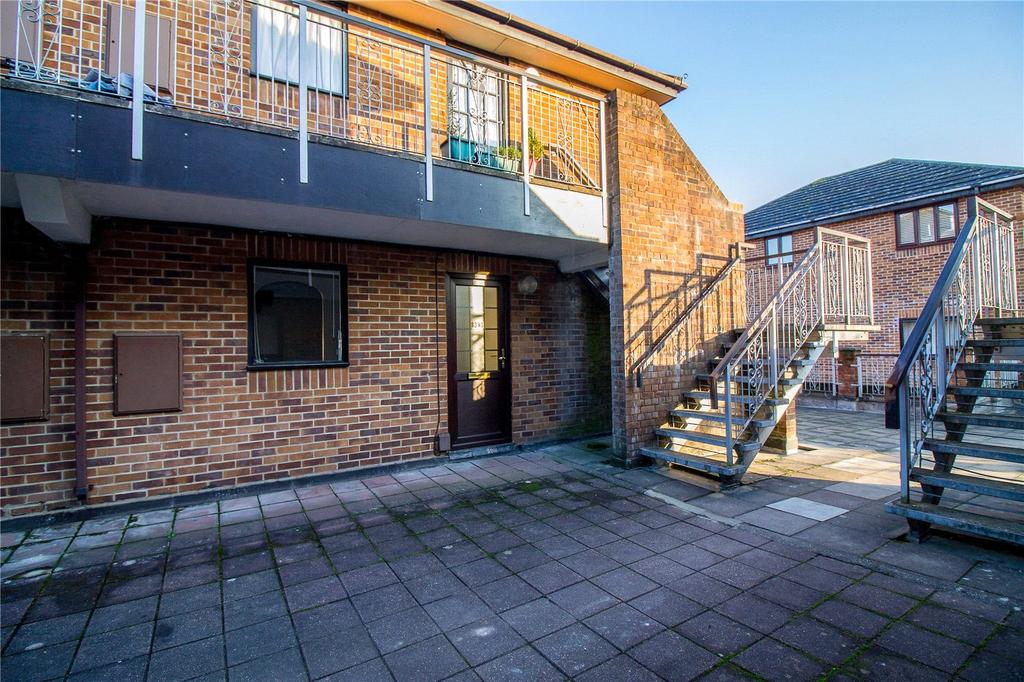 Linden Drive, Liss, Hampshire, GU33 1 bed apartment £750 pcm (£173 pw)