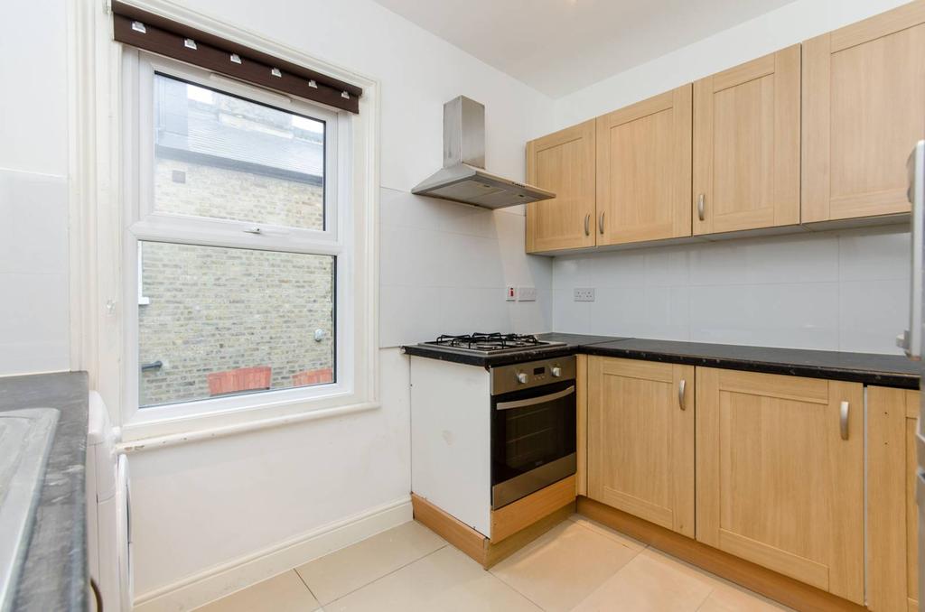 St Julians Farm Road, West Norwood 3 Bed Flat - £2,300 Pcm (£531 Pw)