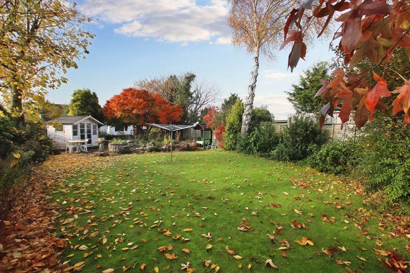 SOPLEY CHRISTCHURCH 2 bed detached bungalow £425,000