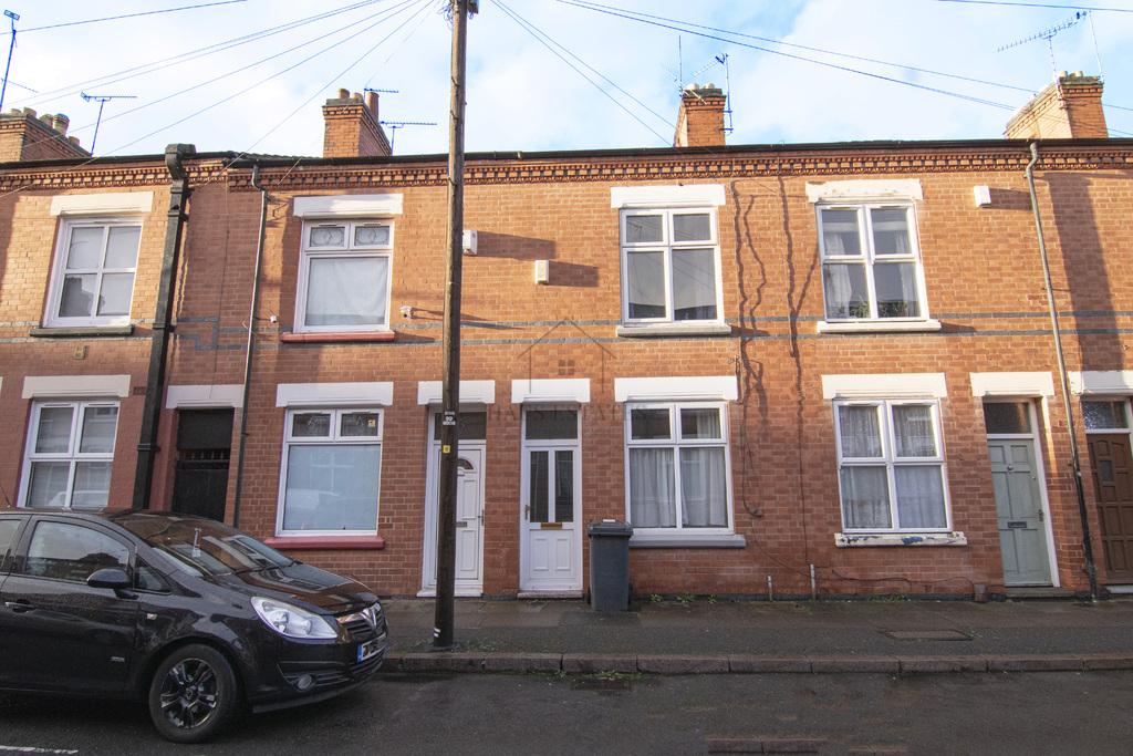 Windermere Street, Leicester... 3 bed terraced house £995 pcm (£230 pw)