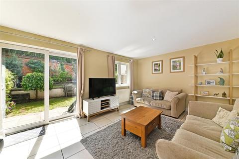 3 bedroom semi-detached house to rent - Stable Close, Langley Vale, Epsom