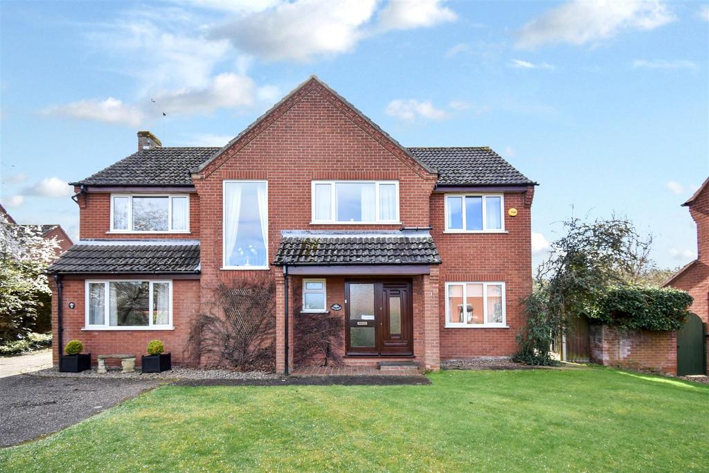 Oaklands Park, North Walsham 4 bed detached house for sale £550,000