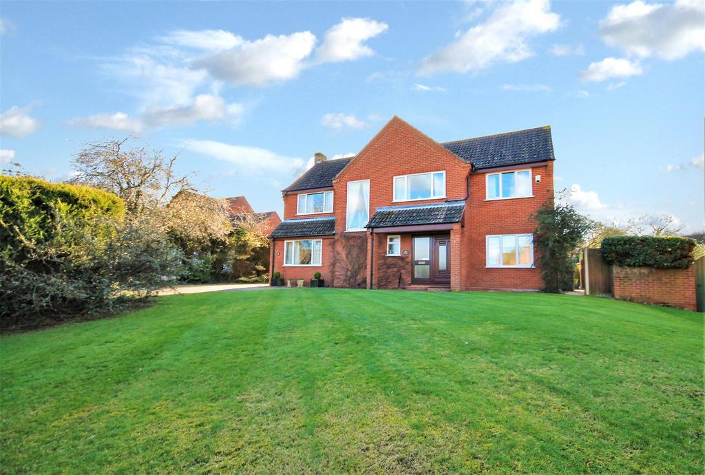 Oaklands Park, North Walsham 4 bed detached house for sale £550,000