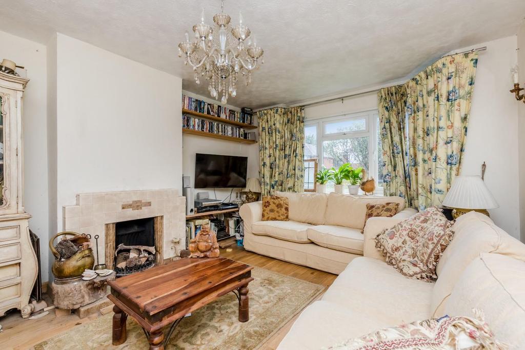 The Strand, GoringBySea, Worthing 3 bed semidetached house £430,000