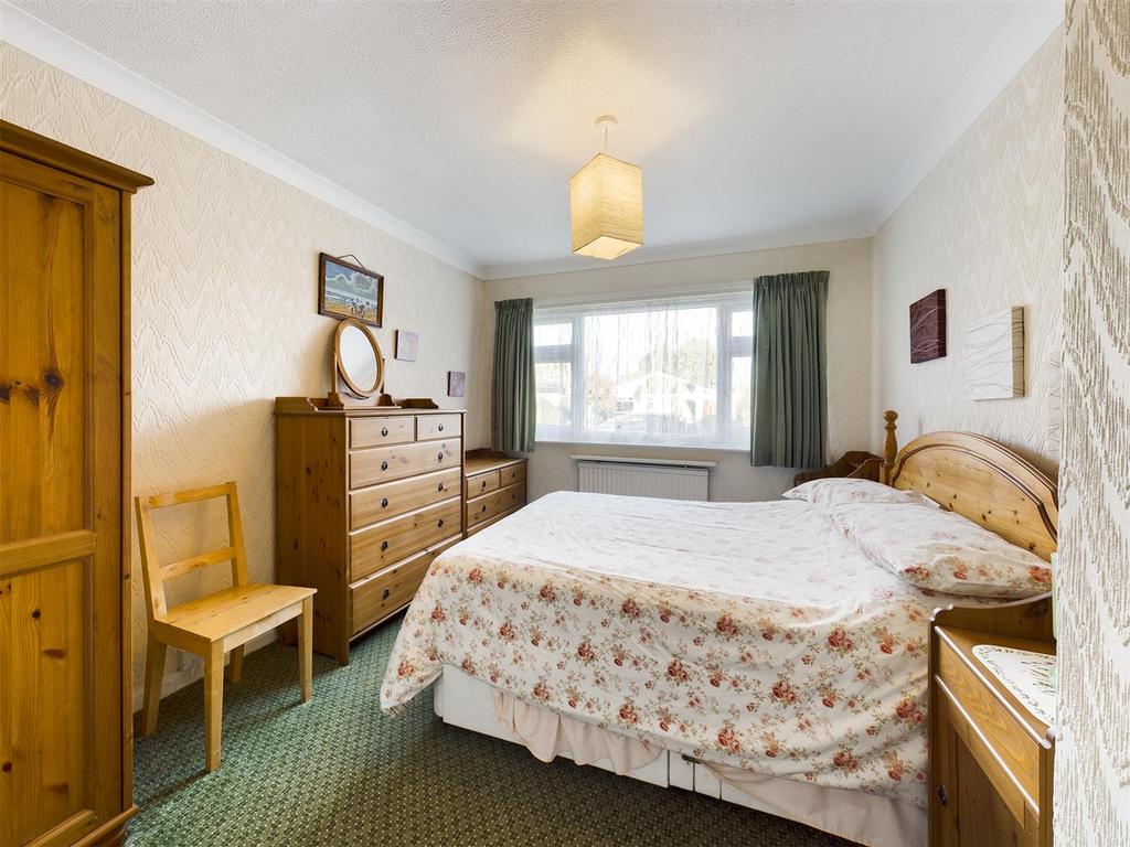 Burnt Hills, Cromer 2 bed detached bungalow £325,000