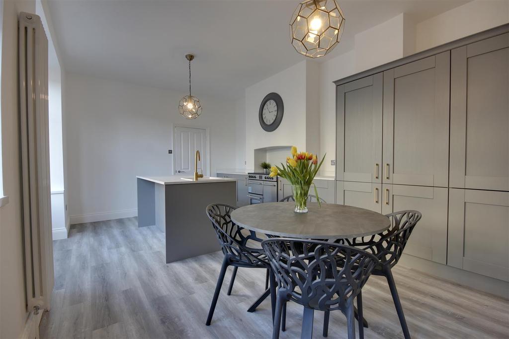 Marlborough Avenue, Hessle 4 bed semidetached house £399,950