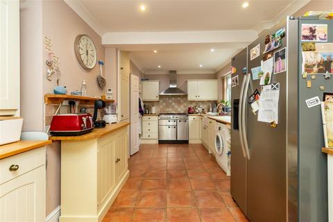 3 bedroom semi-detached house to rent - Severns Field, Epping