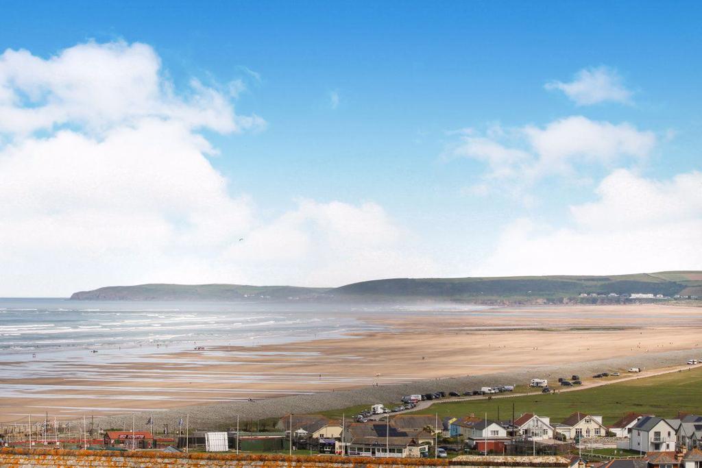 House Kipling Terrace, Westward Ho!... 1 bed flat £575 pcm (£133 pw)