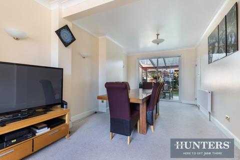 27 Montrose Gardens, Sutton, SM1 3BZ