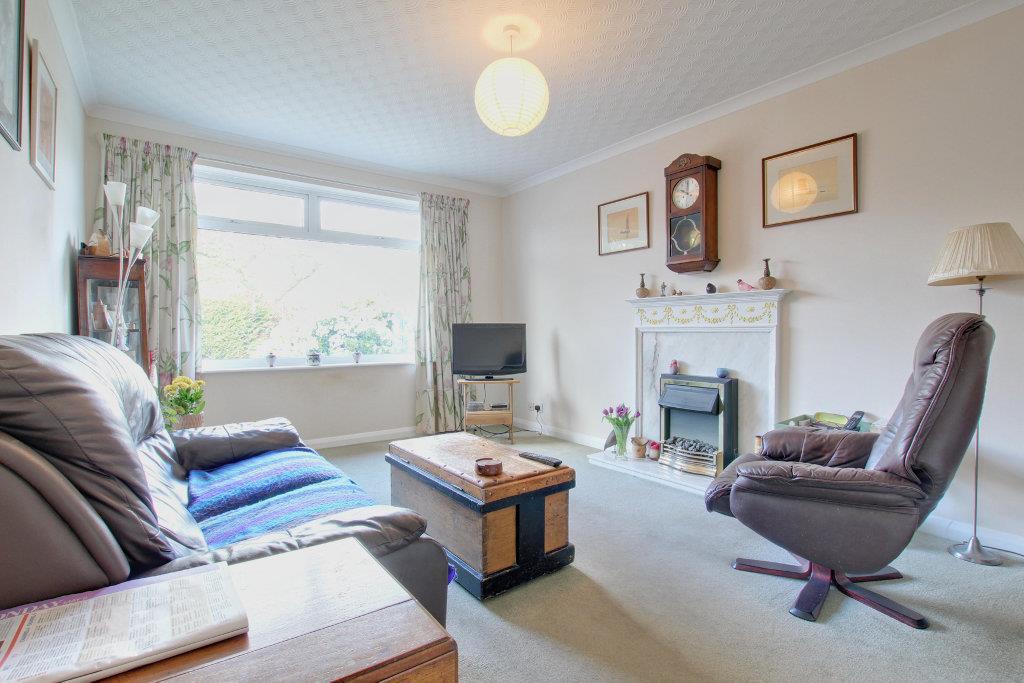Draycott Avenue, Hornsea 3 bed semidetached bungalow £219,950
