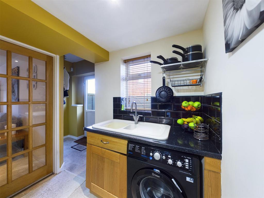 Kitchen: