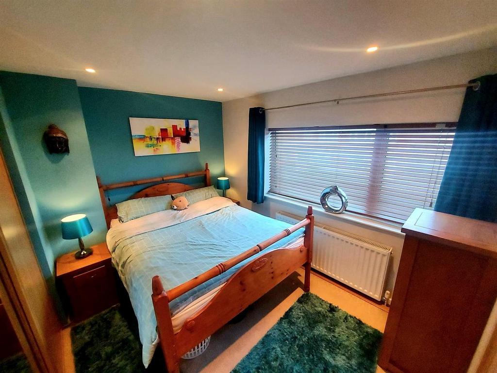 Bedroom: