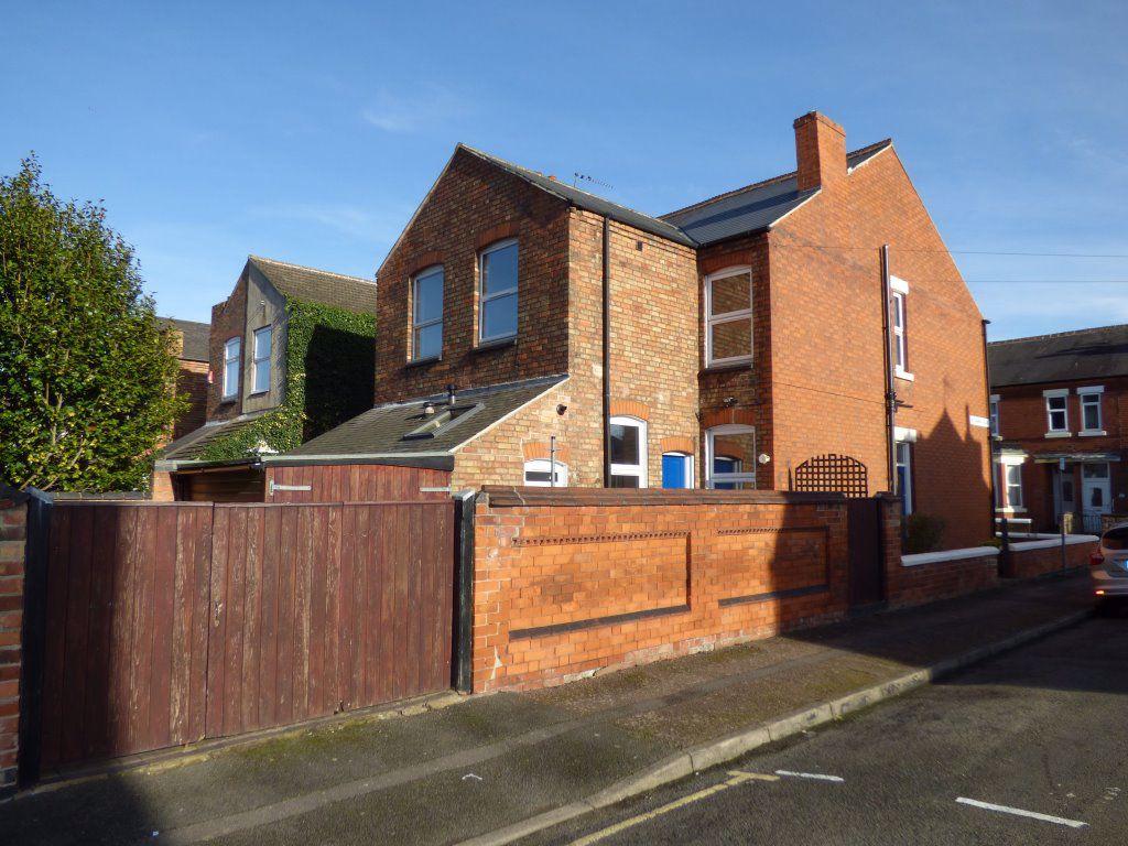 Albert Road, Long Eaton, NG10 1JZ 3 bed semidetached house £925 pcm